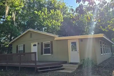 Image de Charming 2-bedroom Full fence house in Silver Springs with Ac, WiFi