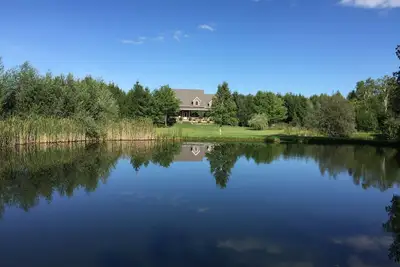 Image de 5 Bedroom Farmhouse one hour from Toronto