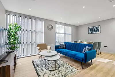 Luxury 2-Bed City Stay | Parking | Netflix | Games