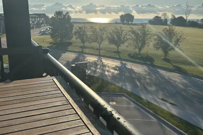 Image de Charming, Modern Riverfront 2-bedroom South Pier, Sheboygan Condo