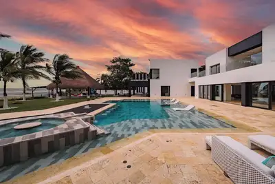 Image de Luxury Beach Front Villa w 2 Private Pools+Bbq