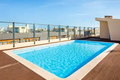 Image de Green House: pool on rooftop with amazing view, by the marina, Olhão