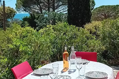 Image de Côte d'Azur en famille pour 4 personnes. \nMaison proche de la mer.