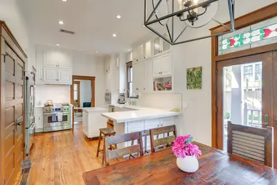 Image de Walkable & Historic Houston Heights Bungalow!