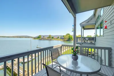 Image de Dock + Pool Access: Condo on Smith Mountain Lake