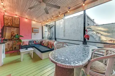 Image de Steps to Historic Riverfront: Chic Dtwn Condo!