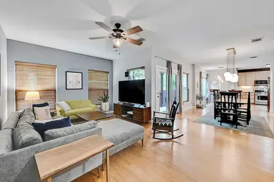 Image de Cozy Townhome in Central East Austin