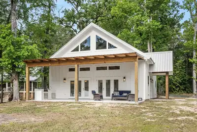 Image de B's Bungalow-  Family-Friendly-Near Adventure Park, Fishing & More!