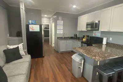 Image de Blue crab house boat, Wi-Fi, Ice machine, sleeps 8, perfect place to fish🐠🎣🐟