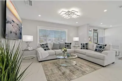 Image de Renovated Turnkey 3 bed, 2 bath home in Downtown Bradenton! Walk to Riverwalk!