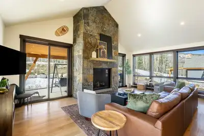 Image de Highland Haven - Backs to National Forest