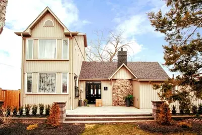 Image de Pet Friendly, water front Cottage Getaway  in Bowmanville with hot tub & more…