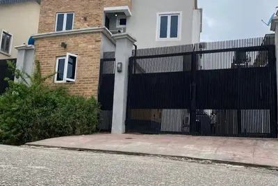 Image de Charming 3-bedroom duplex in welcoming on wempco  road Ikeja lagos with WiFi, Ac