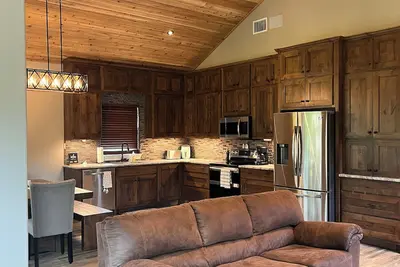 Image de Cosy 1-bedroom cottage with spring-fed creek and spectacular views