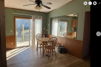 Image de Quaint 3-bedroom cottage on working farm in small rural America. Pet friendly