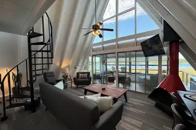 Image de 2/2 A-Frame on Carrabelle River w/Private Dock, 3 mins to the Beach & Boat Ramps