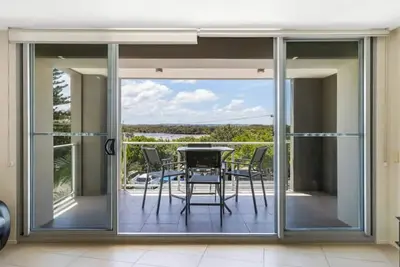 Image de Modern Coastal Family Beach Retreat - Fully Furnished, 30+ Day Stays Welcome