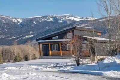 Targhee Terrace: modern mountain escape w/ views