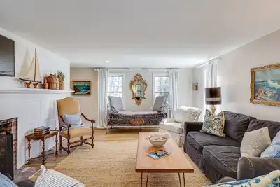 Image de Hyannisport with Huge Lot