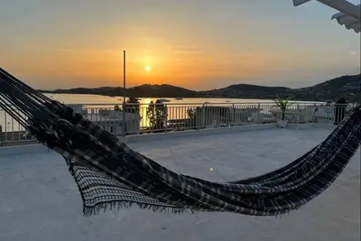 Image de Seafront Penthouse Stunning Views Massive Balconies