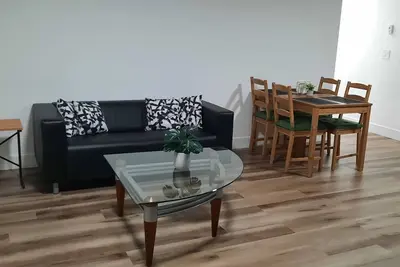 Image de 2 bedroom executive, private, cozy, clean suite