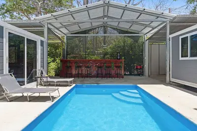 Image de The Monkey Houses - Sleeps 16 - Pool -5 min walk to Beach