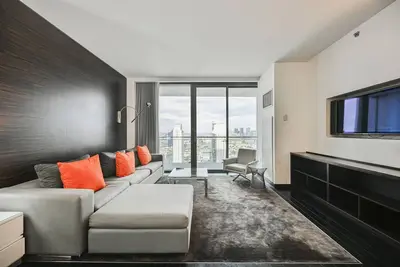 Image de High Floor Studio Mountain View w/Open Balcony at Palms Place