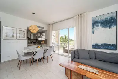 Image de \"Moderno Condo de 2 Habitaciones con Vista a la Pi