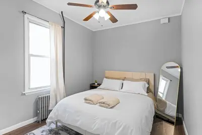 Image de Cozy Home! 19min to Nyc! 3Car Driveway!