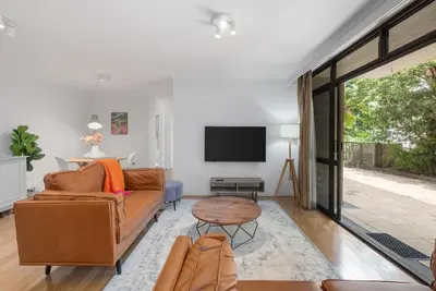 Image de Garden Apartment with Large Outdoor Areas.