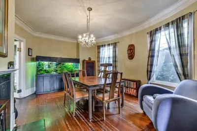 Image de Historic Character Home 8 minutes from City Centre