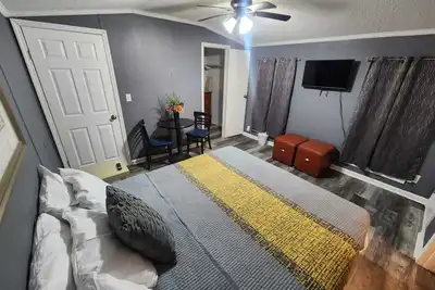 Image de Private 10br Secluded Compound, Spacious Retreat w/ Abundant Parking