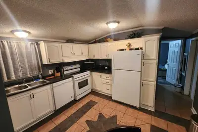 Image de Private 3-Br Guest House with Full Amenities and Abundant Parking, near Airport.