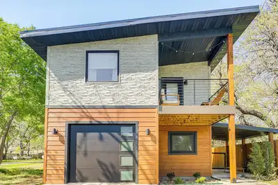 Image de 2 Blocks to Delano District: Modern Tiny Home!