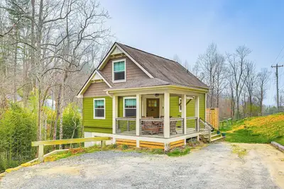 Image de On Farm: Charming Hendersonville Retreat!