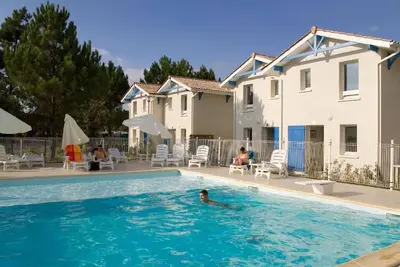 Résidence domaine du phare piscine aire de jeux et wifi maison duplex 2 chambres