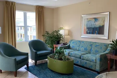 Charming 1-bedroom apartment with WiFi and fitness room in welcoming Weston