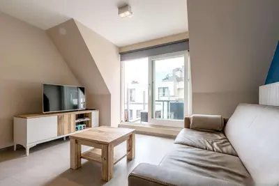 Image de Appartement  avec vue latérale sur la mer