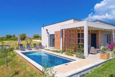Image de Villa Lily - Piscine privée, joli jardin