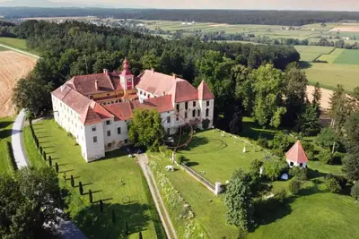 Image de Cool apartment in the Renaissance castle of Kalsdorf - Apartment Herbersdorf