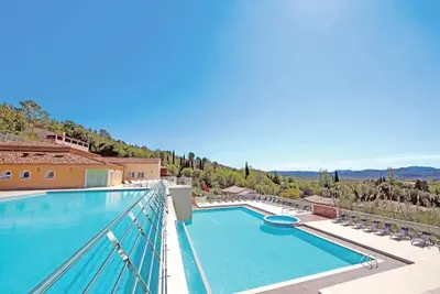 Image de Appartement Climatisé avec Piscine dans une résidence de tourisme à Callian