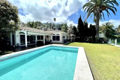 Image de 4 bedroom house with pool, garden and beautiful views of the valley and the sea.