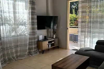 Image de Sunlit Comfort in Paphos : Cozy, Family-Friendly 3-Br Apartment Near Everything