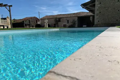 Image de Grande maison familiale avec piscine