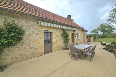 Image de Maison en pierres avec jardin et parking près de Sarlat