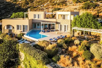 Image de 5' to Elounda Beach / 8 Bedrooms / Private Infinity Pool / Hot Tub / Playground