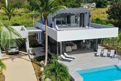 Image de Luxury Beachfront Villa with Pool & Stunning Ocean Views for Families or Groups