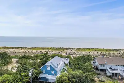 Image de Bayfront Pet Friendly Home with amazing water views in a peaceful setting.