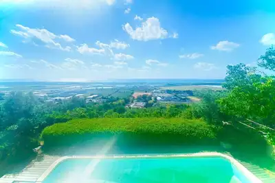 Image de Spacieuse Villa familiale, piscine, vue panoramique & plage à proximité