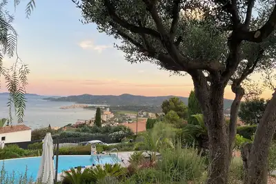 Image de Villa calme, vue époustouflante, piscine à débordement chauffée, idéal familles